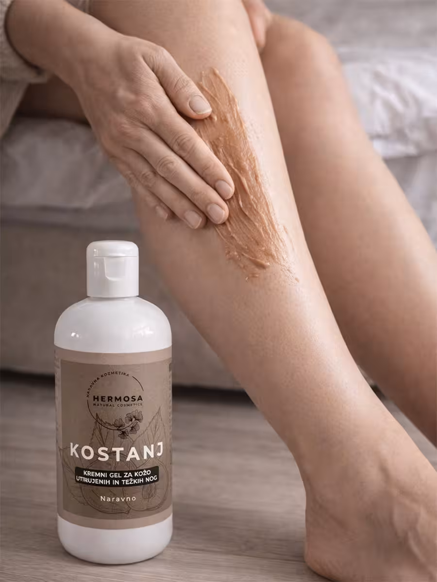 krema za krčne žile ki jih ženska nanaša na kožo